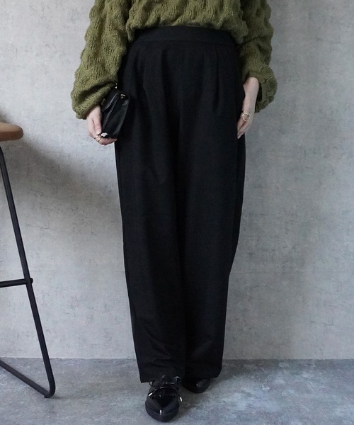 SELECT LEVERY（セレクトリベリー）の「ツータックストレートワイドパンツ（その他パンツ・レディース・ベージュ/ブラック・MEDIUM）」の2枚目の写真