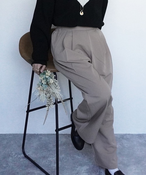 SELECT LEVERY（セレクトリベリー）の「ツータックストレートワイドパンツ（その他パンツ・レディース・ベージュ/ブラック・MEDIUM）」の3枚目の写真