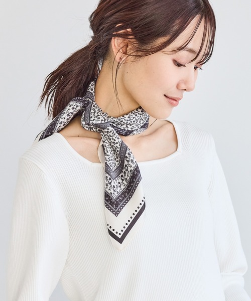 ROPE' PICNIC(ロペピクニック)の「花柄×パターン柄スカーフ 70cm(バンダナ/スカーフ・レディース・ブラック系その他/ブラウン系その他2・FREE)」の2枚目の写真
