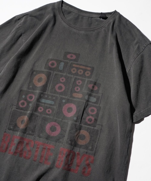 THRIFTY LOOK(スリフティールック)の「THRIFTY LOOK / スリフティールック PIGMENT "BEASTIE BOYS" TEE ビースティーボーイズ バンドTシャツ ピグメント加工(Tシャツ/カットソー・メンズ・ブラック・LARGE)」の4枚目の写真