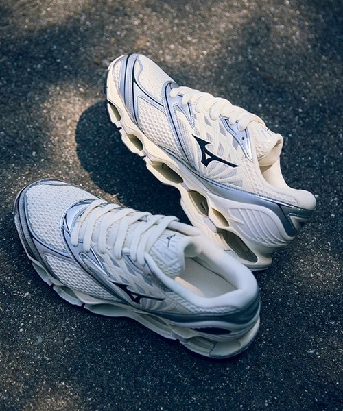 STUDIOUS（ステュディオス）の「【MIZUNO/ミズノ】WAVE PROPHECY LS（スニーカー・メンズ・ブラック/ホワイト・26.5/27.5/28）」の2枚目の写真