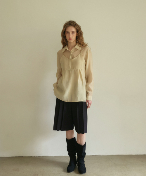 OURO（アウロ）の「PLEATS BERMUDA PANTS  [ BLACK ]（その他パンツ・レディース・その他・SMALL/MEDIUM）」の2枚目の写真