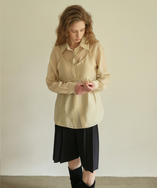 OURO（アウロ）の「PLEATS BERMUDA PANTS  [ BLACK ]（その他パンツ・レディース・その他・SMALL/MEDIUM）」の3枚目の写真