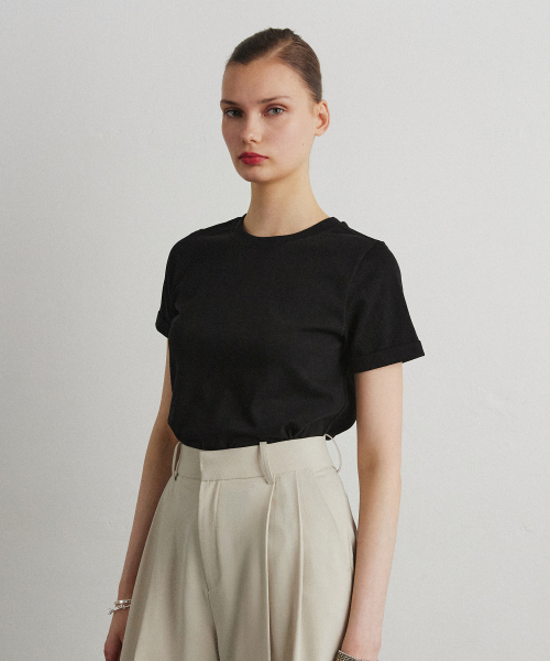 AHRE（アフレ）の「COTTON ROLL-UP T-SHIRT_BLACK（Tシャツ/カットソー・レディース・その他・SMALL/MEDIUM/LARGE）」の2枚目の写真