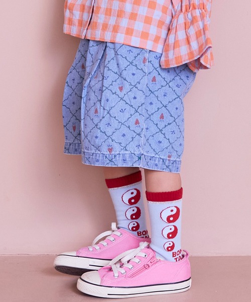 MARKEY'S(マーキーズ)の「デニムオーバーサイズタックキュロットパンツ(その他パンツ・キッズ・ネイビー/ライトブルー・S/M/L/LL)」の1枚目の写真