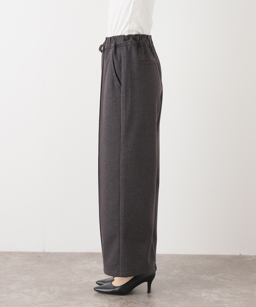 B.C STOCK（ベーセーストック）の「《追加》ウォッシャブル / センターシーム起毛パンツ（スウェットパンツ・レディース・チャコールグレー/ベージュ・MEDIUM/SMALL）」の4枚目の写真