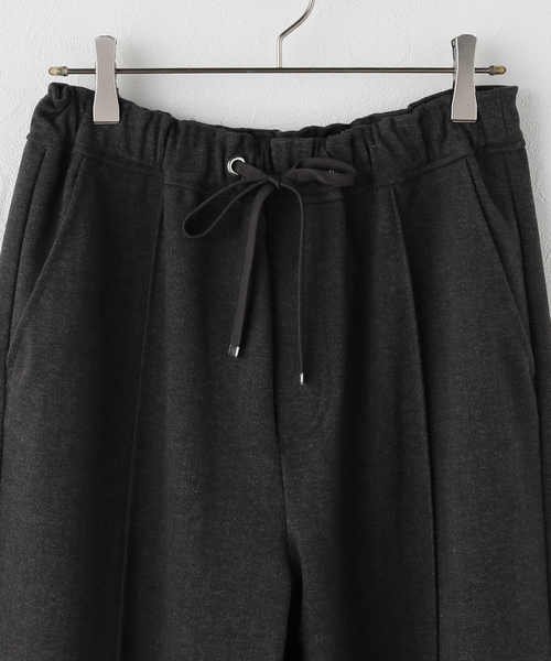 B.C STOCK（ベーセーストック）の「《追加》ウォッシャブル / センターシーム起毛パンツ（スウェットパンツ・レディース・チャコールグレー/ベージュ・MEDIUM/SMALL）」の9枚目の写真