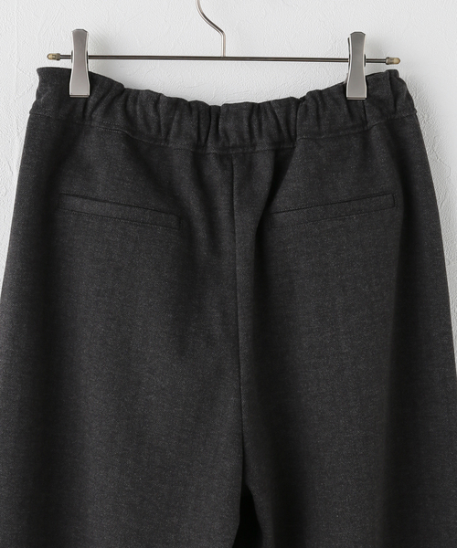 B.C STOCK（ベーセーストック）の「《追加》ウォッシャブル / センターシーム起毛パンツ（スウェットパンツ・レディース・チャコールグレー/ベージュ・MEDIUM/SMALL）」の10枚目の写真