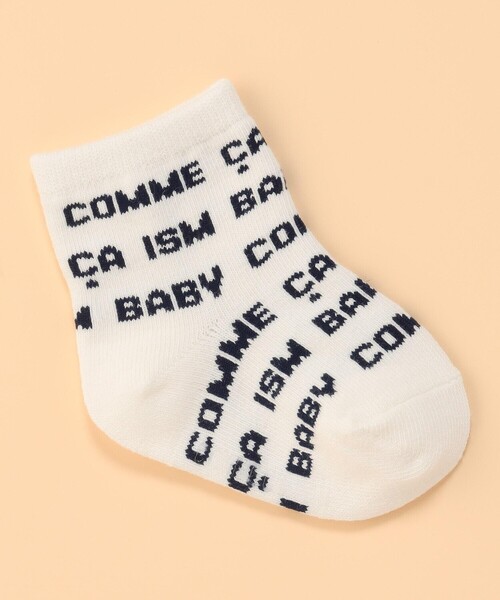 COMME CA ISM(コムサイズム)の「ロゴ総柄 ソックス / ベビーサイズ(ベビーシューズ/ベビーソックス・キッズ・ホワイト×レッド/ホワイト×ネイビー/ネイビー×ホワイト/ブラック×ホワイト・9-12cm)」の1枚目の写真