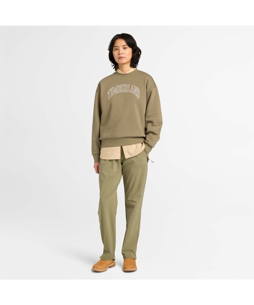 Timberland(ティンバーランド)の「シーズナル ロゴ クルーネック スウェットシャツ レディース(スウェット・レディース・カーキ・SMALL/MEDIUM/LARGE/X-LARGE)」の2枚目の写真