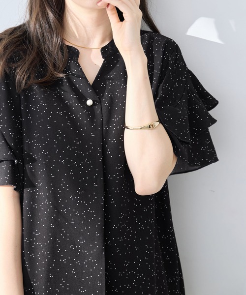 alotta(アロッタ)の「オフィスでもプライベートでも◎洗える!フリル袖チュニックブラウス<イージーケア/接触冷感>(シャツ/ブラウス・レディース・ブラック/ネイビー/ドット/ミント/ピンク/ライトグレー・M/L/LL)」の17枚目の写真