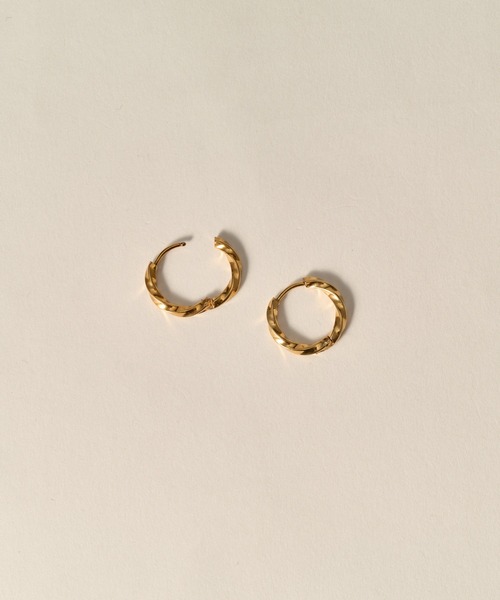 novice（ノーヴィス）の「【novice】Hinged Twist Hoop Pierce［Stainless］（ピアス（両耳用）・レディース・シルバー/ゴールド・FREE）」の3枚目の写真
