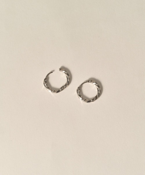 novice（ノーヴィス）の「【novice】Hinged Twist Hoop Pierce［Stainless］（ピアス（両耳用）・レディース・シルバー/ゴールド・FREE）」の7枚目の写真