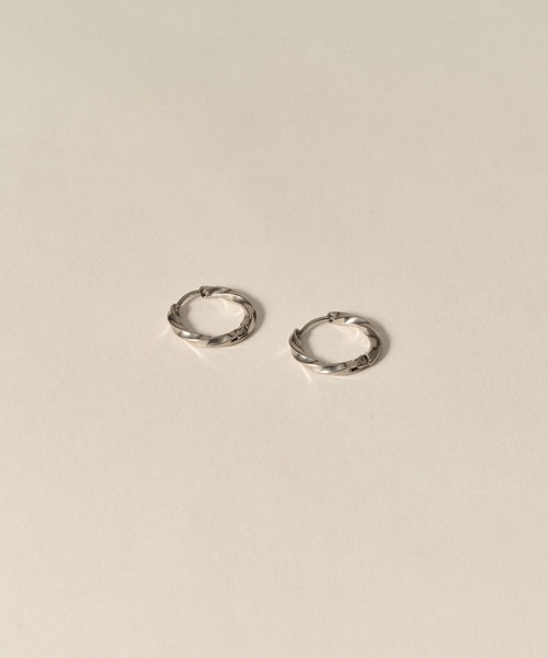 novice（ノーヴィス）の「【novice】Hinged Twist Hoop Pierce［Stainless］（ピアス（両耳用）・レディース・シルバー/ゴールド・FREE）」の8枚目の写真