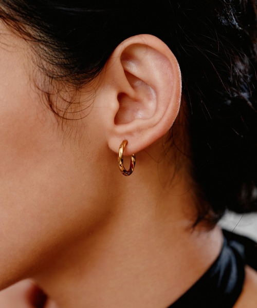 novice（ノーヴィス）の「【novice】Hinged Twist Hoop Pierce［Stainless］（ピアス（両耳用）・レディース・シルバー/ゴールド・FREE）」の9枚目の写真