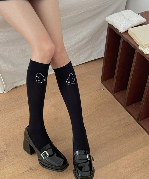 Nia（ニア）の「Nia(ニア)/【選べる2サイズ】　ストーン付き　エンジェルデザインソックス（ソックス/靴下・レディース・ホワイト系1/ホワイト系2/ブラック系2/ブラック系1・FREE）」の6枚目の写真