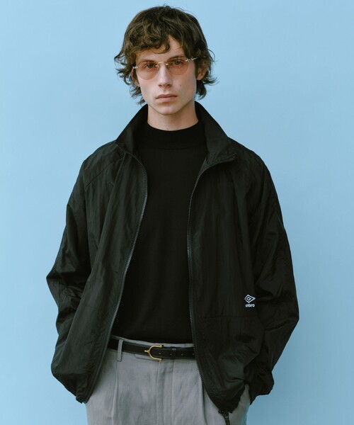 green label relaxing（グリーンレーベルリラクシング）の「【別注】＜UMBRO＞スタンド ジャケット ブルゾン（その他アウター・メンズ・ブラック/ナチュラル・L/M）」の3枚目の写真