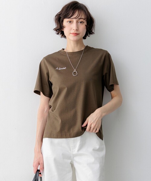 23区 S(ニジュウサンクチイサイサイズ)の「バック刺繍 メッセージロゴ Tシャツ(Tシャツ/カットソー・レディース・ブラウン系/ホワイト系/ベージュ系/ブラック系・32)」の3枚目の写真