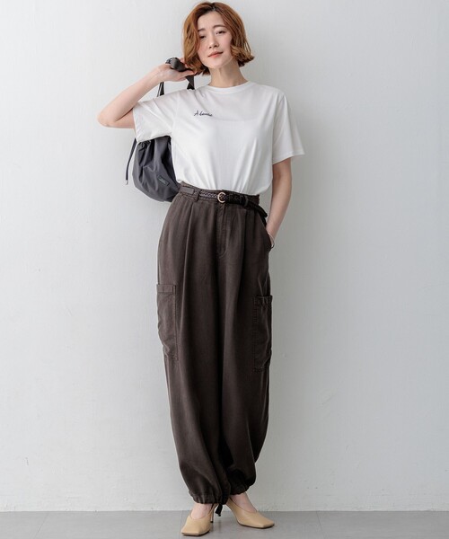23区 S(ニジュウサンクチイサイサイズ)の「バック刺繍 メッセージロゴ Tシャツ(Tシャツ/カットソー・レディース・ブラウン系/ホワイト系/ベージュ系/ブラック系・32)」の9枚目の写真