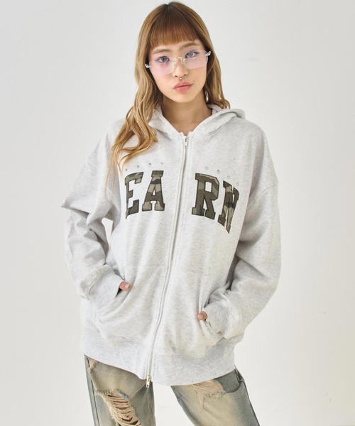 ANAP（アナップ）の「裏毛カモフラワッペン貼り付けWジップスウェットパーカー（パーカー・レディース・ライトグレー/ピンク/ダークグレー・F）」の4枚目の写真