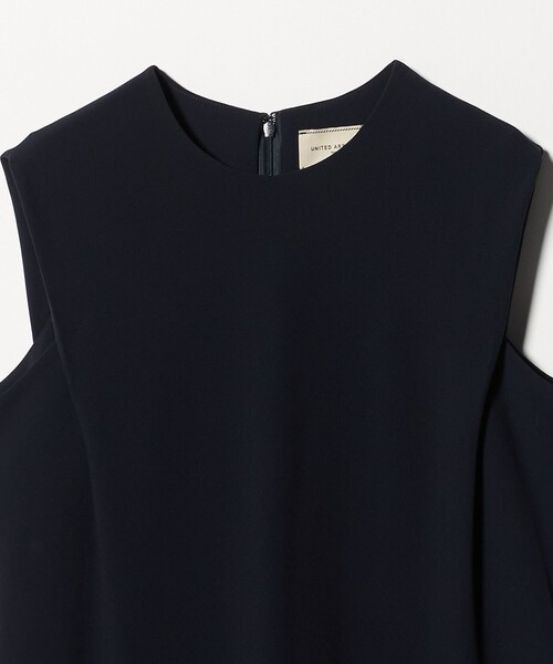 UNITED ARROWS(ユナイテッドアローズ)の「Drapy タック ノースリーブワンピース ‐ウォッシャブル‐(ワンピース・レディース・ブラック/ネイビー・36/38)」の4枚目の写真