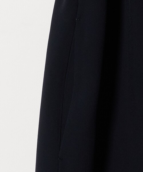 UNITED ARROWS(ユナイテッドアローズ)の「Drapy タック ノースリーブワンピース ‐ウォッシャブル‐(ワンピース・レディース・ブラック/ネイビー・36/38)」の7枚目の写真