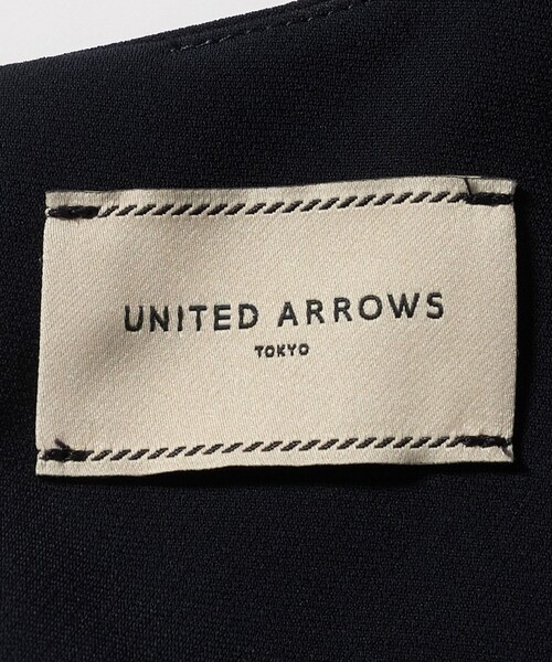 UNITED ARROWS(ユナイテッドアローズ)の「Drapy タック ノースリーブワンピース ‐ウォッシャブル‐(ワンピース・レディース・ブラック/ネイビー・36/38)」の12枚目の写真