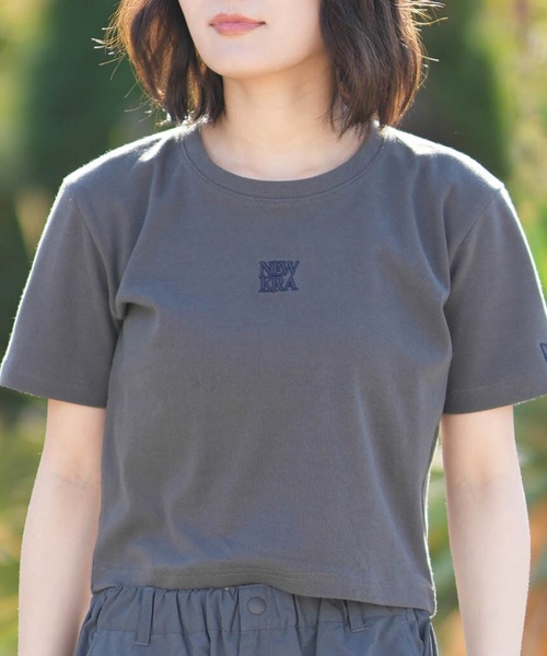 NEW ERA(ニューエラ)の「NEW ERA/ニューエラ レディース 半袖 クロップド丈 Tシャツ WS SS MINI TUARE LOGO(Tシャツ/カットソー・レディース・グレー/ブラック/ホワイト・S/M)」の3枚目の写真