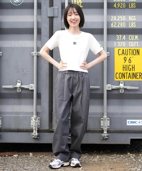 NEW ERA(ニューエラ)の「NEW ERA/ニューエラ レディース 半袖 クロップド丈 Tシャツ WS SS MINI TUARE LOGO(Tシャツ/カットソー・レディース・グレー/ブラック/ホワイト・S/M)」の7枚目の写真