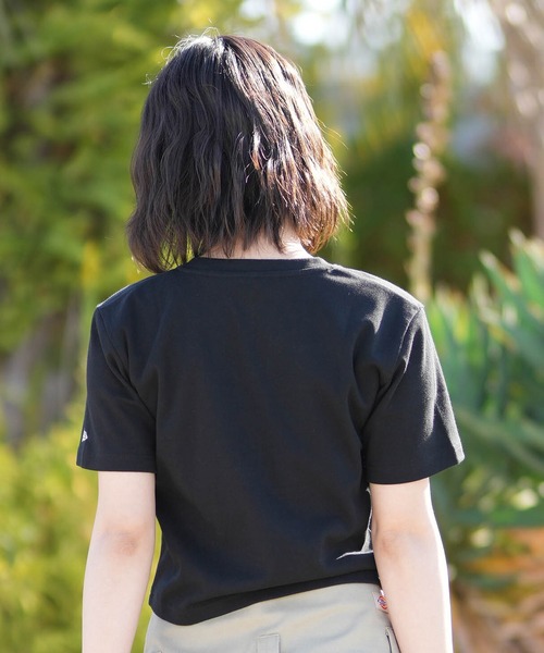 NEW ERA(ニューエラ)の「NEW ERA/ニューエラ レディース 半袖 クロップド丈 Tシャツ WS SS MINI TUARE LOGO(Tシャツ/カットソー・レディース・グレー/ブラック/ホワイト・S/M)」の11枚目の写真