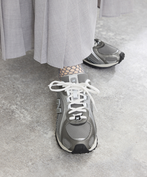 IENA（イエナ）の「NEW BALANCE/ニューバランス 204L スニーカー（スニーカー・レディース・シルバー・23.5cm/23cm/25cm/24.5cm/24cm）」の3枚目の写真