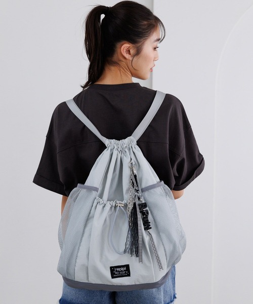 repipi armario（レピピ アルマリオ）の「メッシュポケットナップサック（バックパック/リュック・キッズ・その他/サックスブルー/ブラック/グレー・ONESIZE）」の2枚目の写真