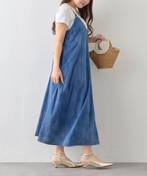 La boutique BonBon（ラブティックボンボン）の「シアーデニムキャミワンピース（ワンピース・レディース・ネイビー/サックスブルー・FREE/PM）」の5枚目の写真