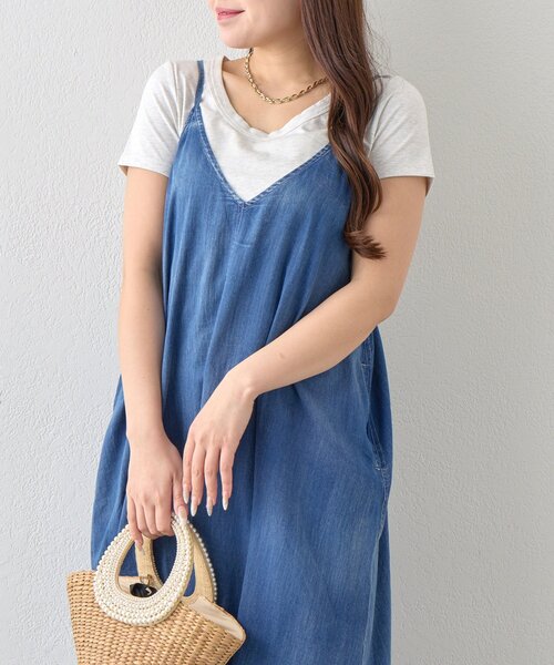 La boutique BonBon（ラブティックボンボン）の「シアーデニムキャミワンピース（ワンピース・レディース・ネイビー/サックスブルー・FREE/PM）」の6枚目の写真