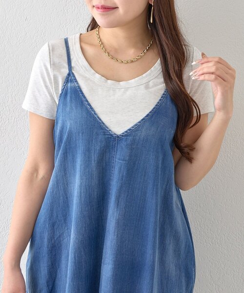 La boutique BonBon（ラブティックボンボン）の「シアーデニムキャミワンピース（ワンピース・レディース・ネイビー/サックスブルー・FREE/PM）」の7枚目の写真