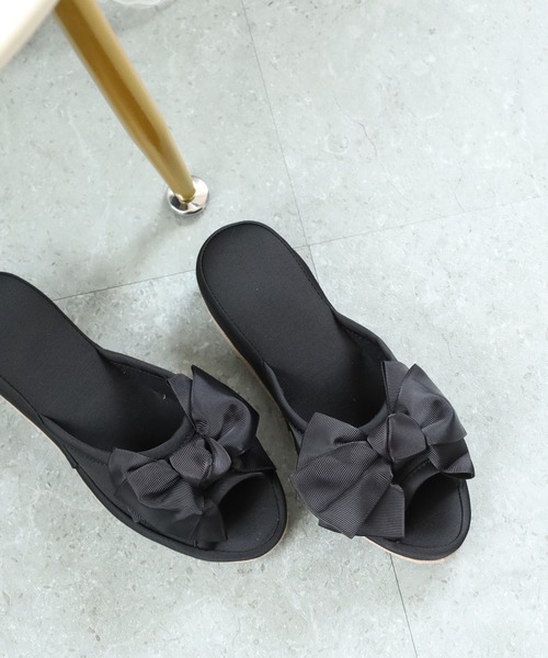 FUNALIVE(ファンアライブ)の「MARUWA select パンタフレ リボン サテン(サンダル・レディース・ブラック/ピンク・23.5)」の1枚目の写真