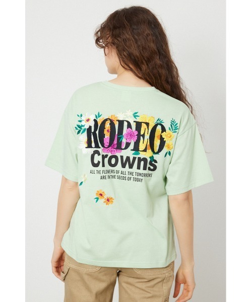 RODEO CROWNS WIDE BOWL(ロデオクラウンズワイドボウル)の「Flower Bloom Embroidery Tシャツ(Tシャツ/カットソー・レディース・ブラック/ライトピンク/オフホワイト/ライトグリーン・SMALL/MEDIUM)」の1枚目の写真