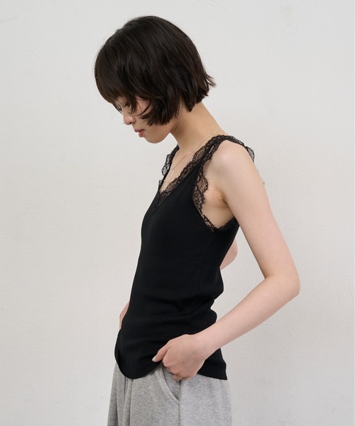 NUJOH(ヌゾ)の「Lace Trim Sleeveless Top / レーストリムスリーブレストップス(キャミソール・レディース・ブラック/ホワイト/クリーム・FREE)」の5枚目の写真