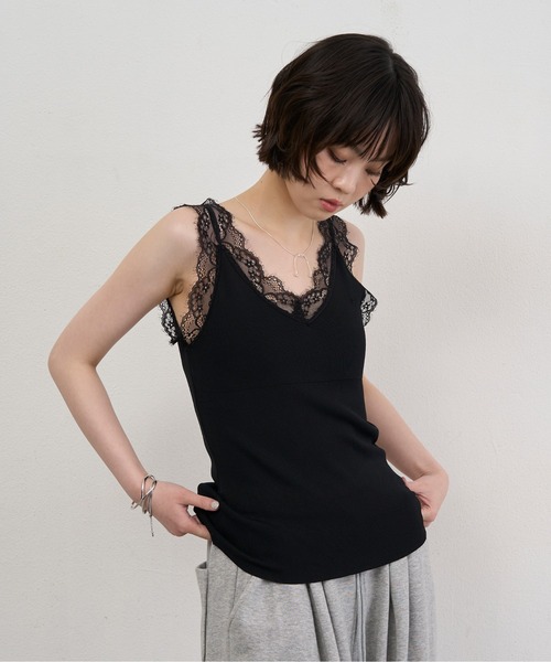 NUJOH(ヌゾ)の「Lace Trim Sleeveless Top / レーストリムスリーブレストップス(キャミソール・レディース・ブラック/ホワイト/クリーム・FREE)」の6枚目の写真