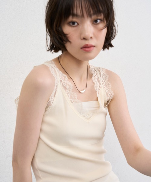 NUJOH(ヌゾ)の「Lace Trim Sleeveless Top / レーストリムスリーブレストップス(キャミソール・レディース・ブラック/ホワイト/クリーム・FREE)」の20枚目の写真