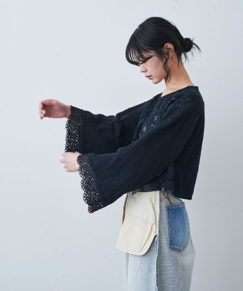 mensha!(メンシャ)の「mensha! ヴィンテージライクなレース&ガーゼボレロカーディガン(カーディガン/ボレロ・レディース・カーキ/ホワイト/ブラック・M/L/LL)」の4枚目の写真