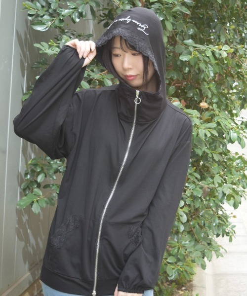 axes femme（アクシーズファム）の「ＵＶカットロングパーカー（パーカー・レディース・ホワイト/サックスブルー/ブラック・FREE）」の12枚目の写真