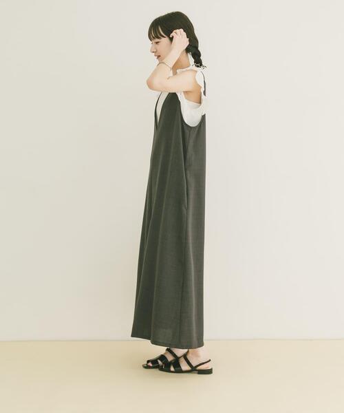 ITEMS URBANRESEARCH(アイテムズ アーバンリサーチ)の「『イージーケア/接触冷感/UVカット』SMOOTH LINEN TOUCH ジャンスカ(ジャンパースカート・レディース・キャメル/チャコールグレー・FREE)」の3枚目の写真