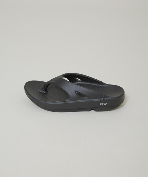 OOFOS（ウーフォス）の「OOFOS/Ooriginal Black（サンダル・レディース・ブラック・25/23/24）」の2枚目の写真