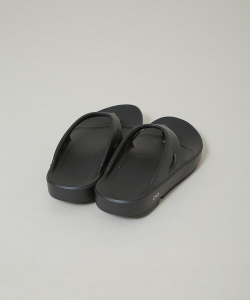 OOFOS（ウーフォス）の「OOFOS/Ooriginal Black（サンダル・レディース・ブラック・25/23/24）」の4枚目の写真