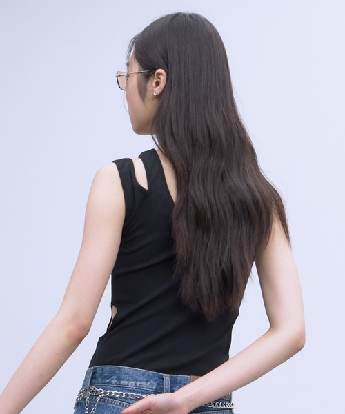 THINGS THAT MATTER（シングス ザット マター）の「NOTCH DESIGN TWO-WAY TANK TOP / ノッチ デザイン トゥーウェイ タンク トップ（タンクトップ・レディース・ブラック/ボルドー/ホワイト・FREE）」の16枚目の写真