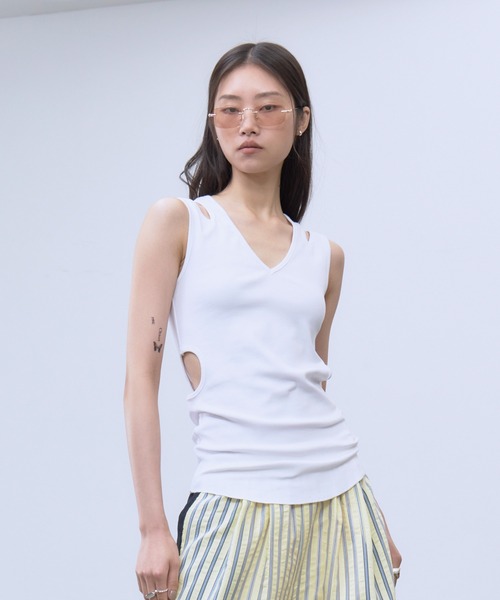 THINGS THAT MATTER（シングス ザット マター）の「NOTCH DESIGN TWO-WAY TANK TOP / ノッチ デザイン トゥーウェイ タンク トップ（タンクトップ・レディース・ブラック/ボルドー/ホワイト・FREE）」の11枚目の写真