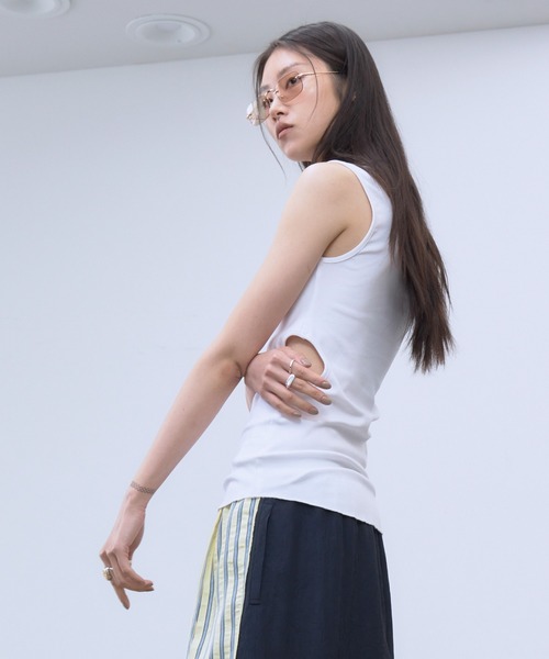 THINGS THAT MATTER（シングス ザット マター）の「NOTCH DESIGN TWO-WAY TANK TOP / ノッチ デザイン トゥーウェイ タンク トップ（タンクトップ・レディース・ブラック/ボルドー/ホワイト・FREE）」の12枚目の写真