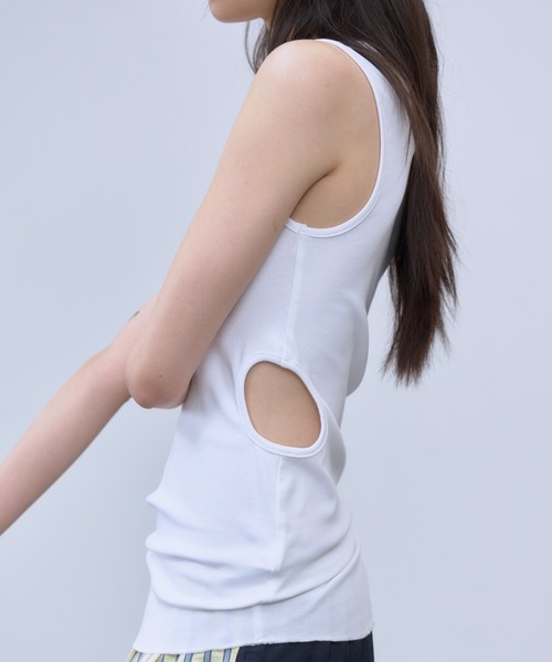 THINGS THAT MATTER（シングス ザット マター）の「NOTCH DESIGN TWO-WAY TANK TOP / ノッチ デザイン トゥーウェイ タンク トップ（タンクトップ・レディース・ブラック/ボルドー/ホワイト・FREE）」の13枚目の写真