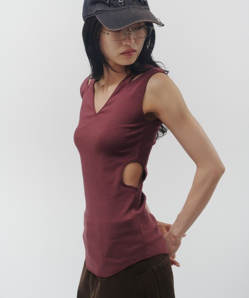 THINGS THAT MATTER（シングス ザット マター）の「NOTCH DESIGN TWO-WAY TANK TOP / ノッチ デザイン トゥーウェイ タンク トップ（タンクトップ・レディース・ブラック/ボルドー/ホワイト・FREE）」の21枚目の写真